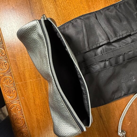 iT Cosmetics Roll Bag Black - Picture 4 of 5